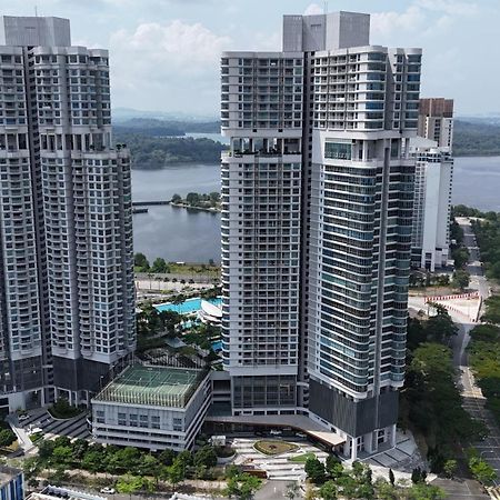 Teega Suites Puteriharbour By Wp Homestay Джохор-Бару Экстерьер фото