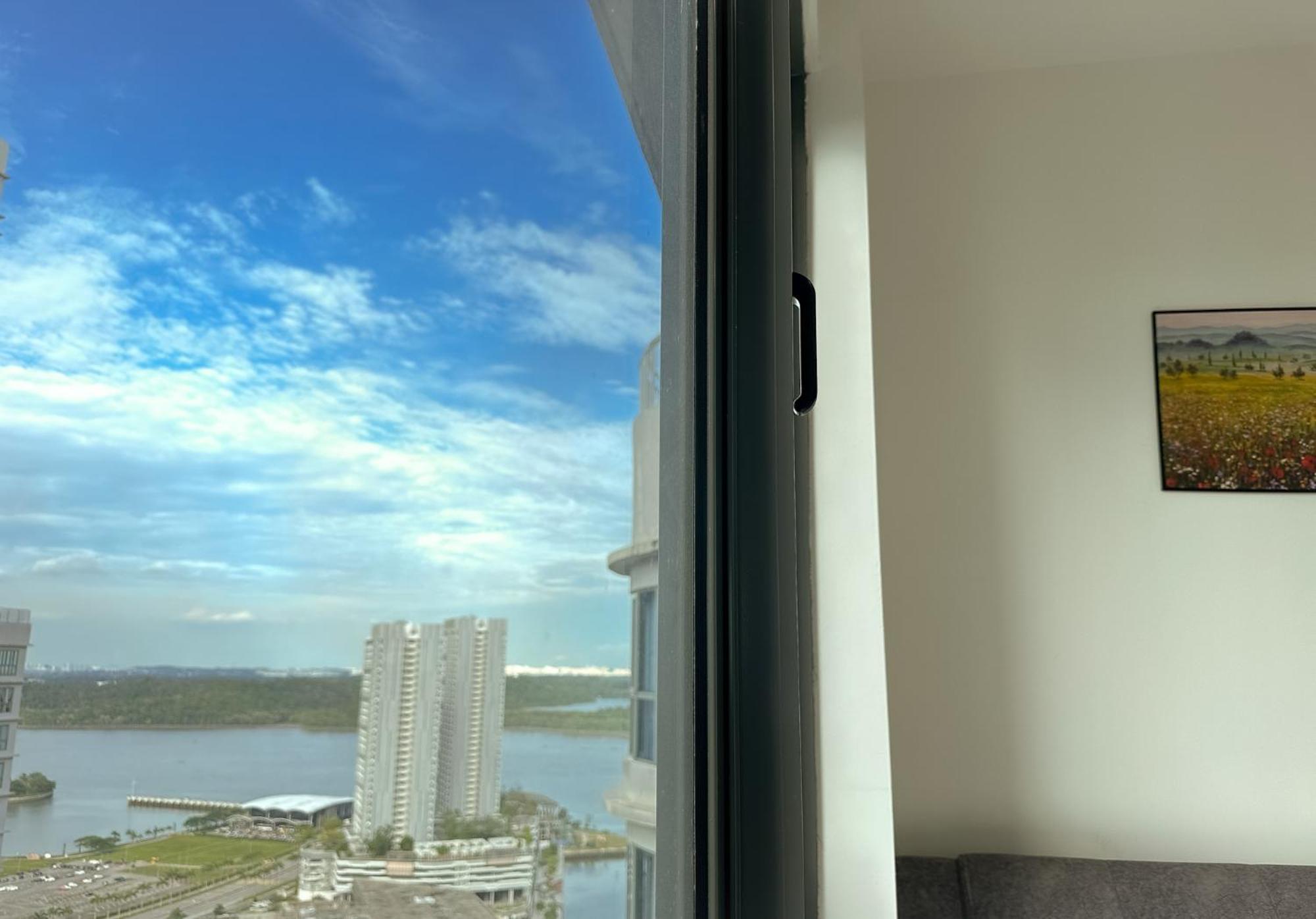 Teega Suites Puteriharbour By Wp Homestay Джохор-Бару Номер фото